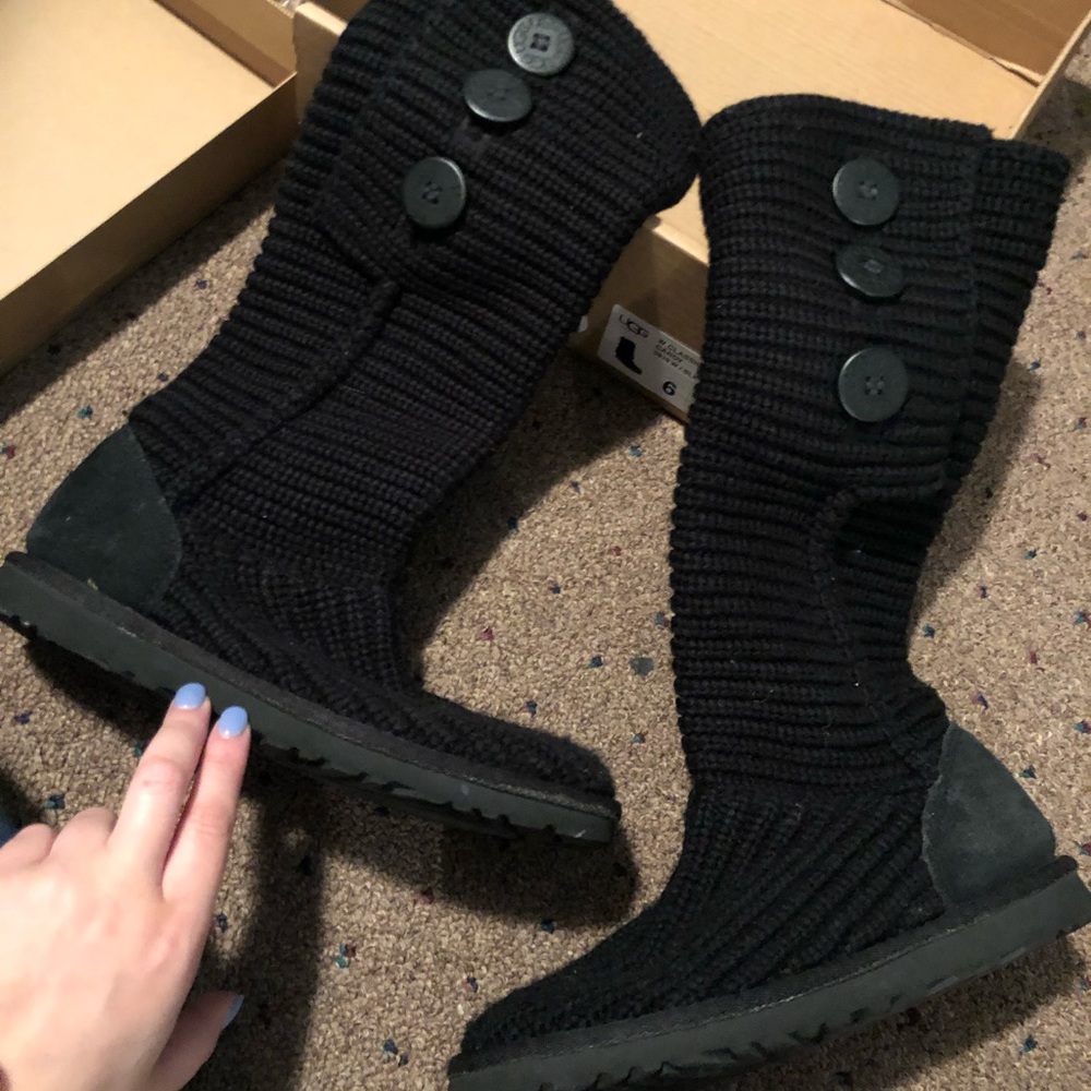 Black uggs size 6